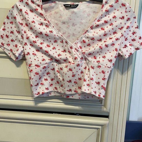 Two-Piece SHEIN White Floral Crop Top Set - Picture 5 of 7